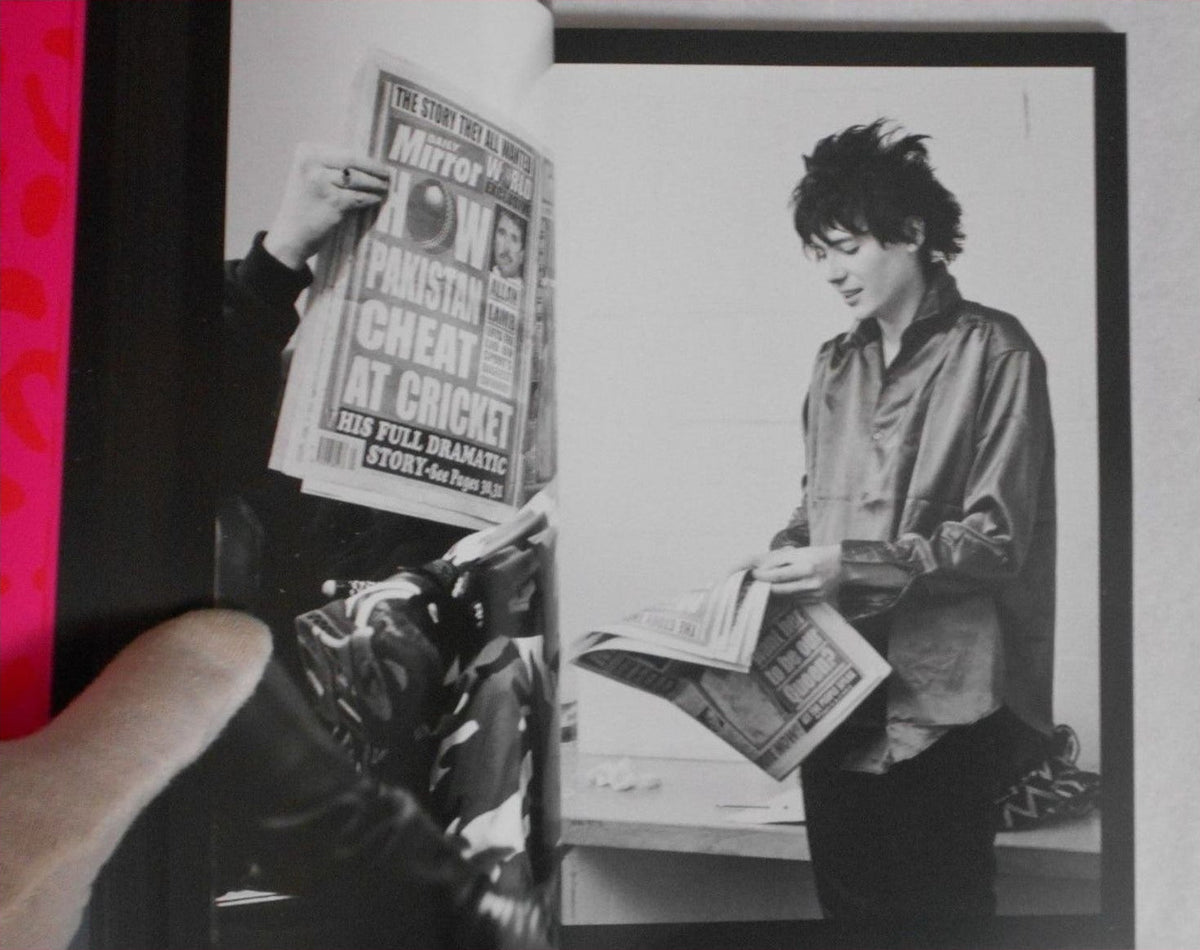 Valerie Phillips — Little Baby Nothings: Manic Street Preachers, inside pages 11
