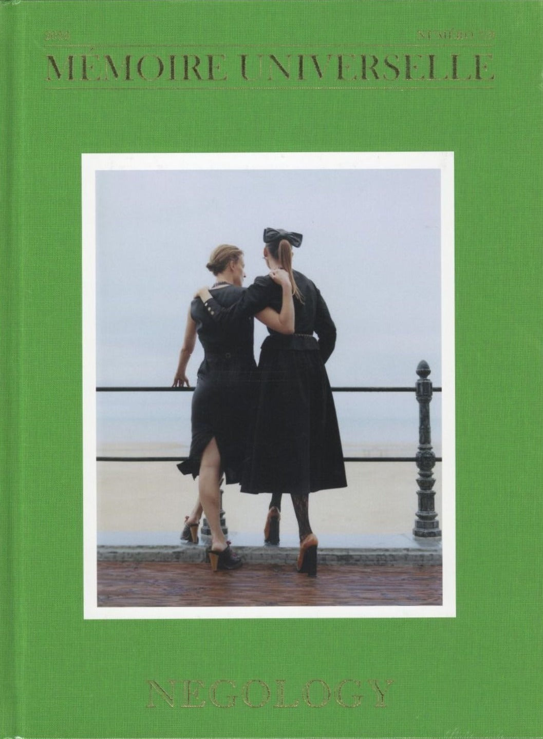 Mémoire Universelle Ecology, Two women cover